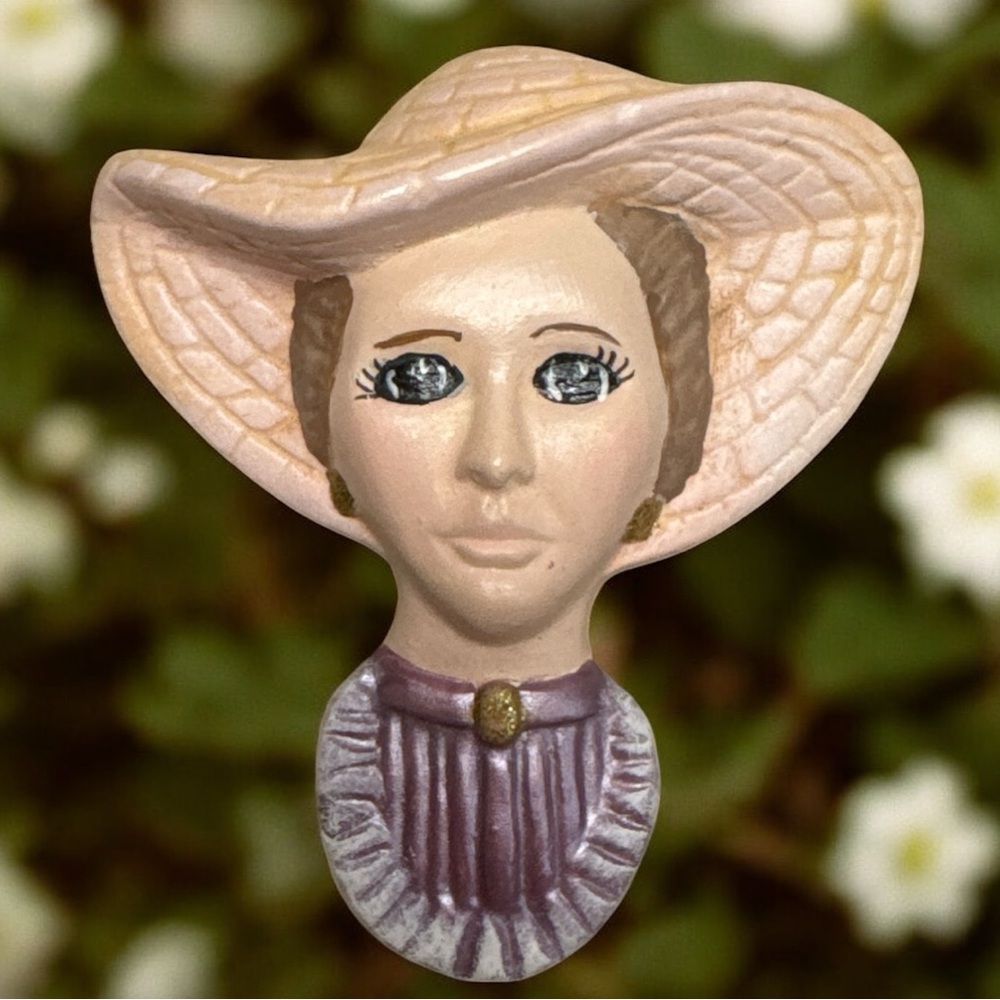 Chic Lady Face With Hat Porcelain Brooch